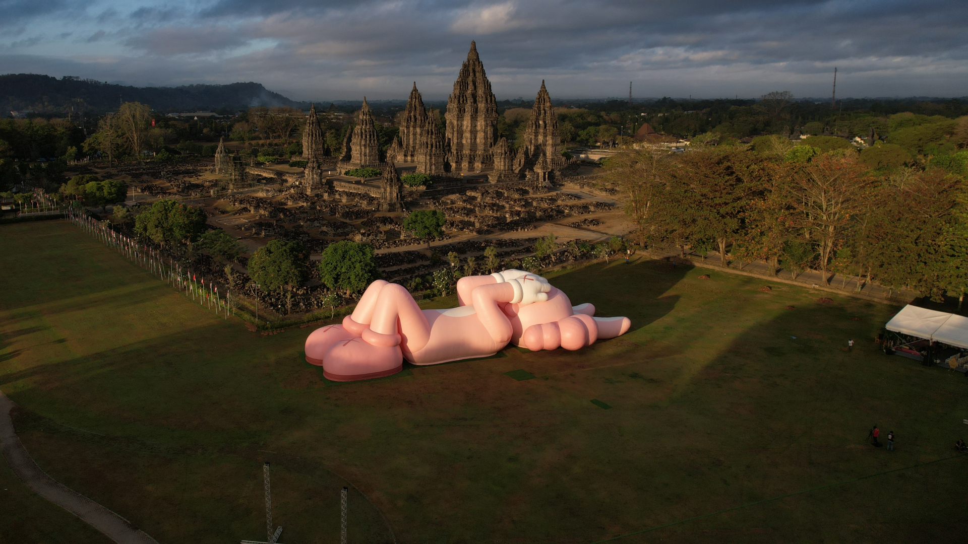 KAWS: <br /> Holiday Indonesia